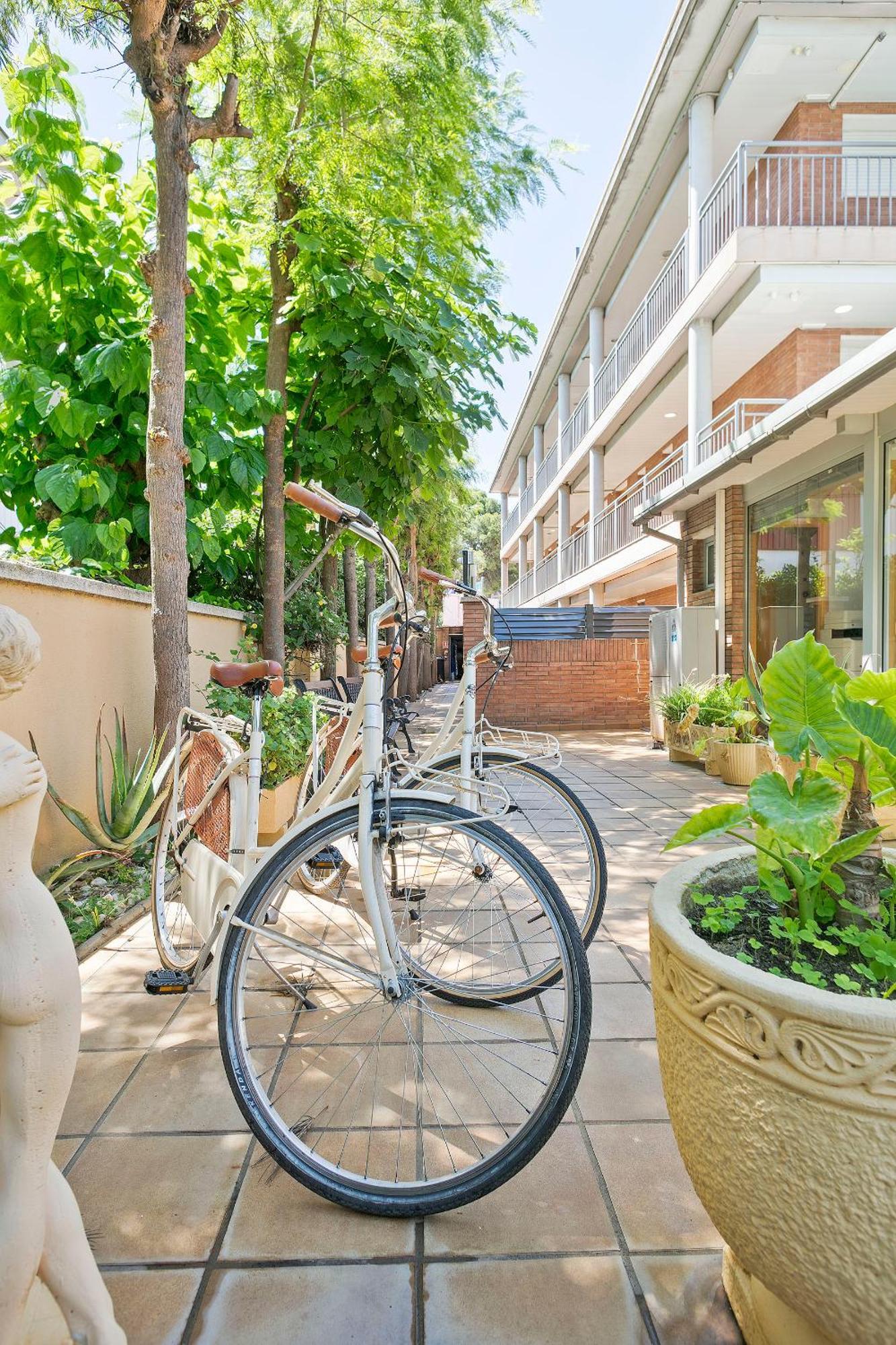 Apartamentos Velor Castelldefels Exterior foto